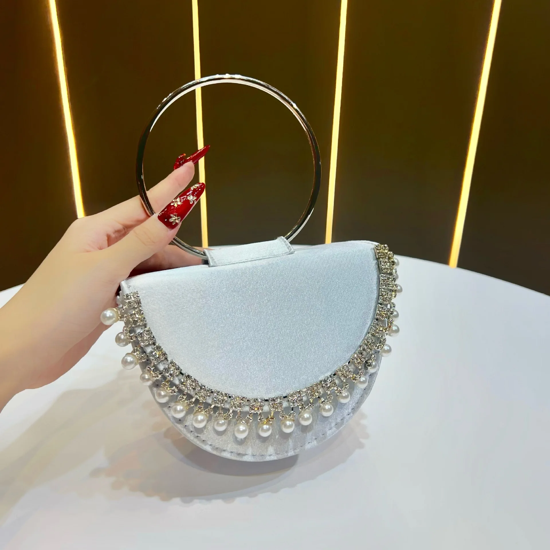 New Fashion Round Circle Small Handbags for Women Rose red Pink Silver Rhinestone Pearl Clutch Evening Bags Banquet Party Purse - Image 2