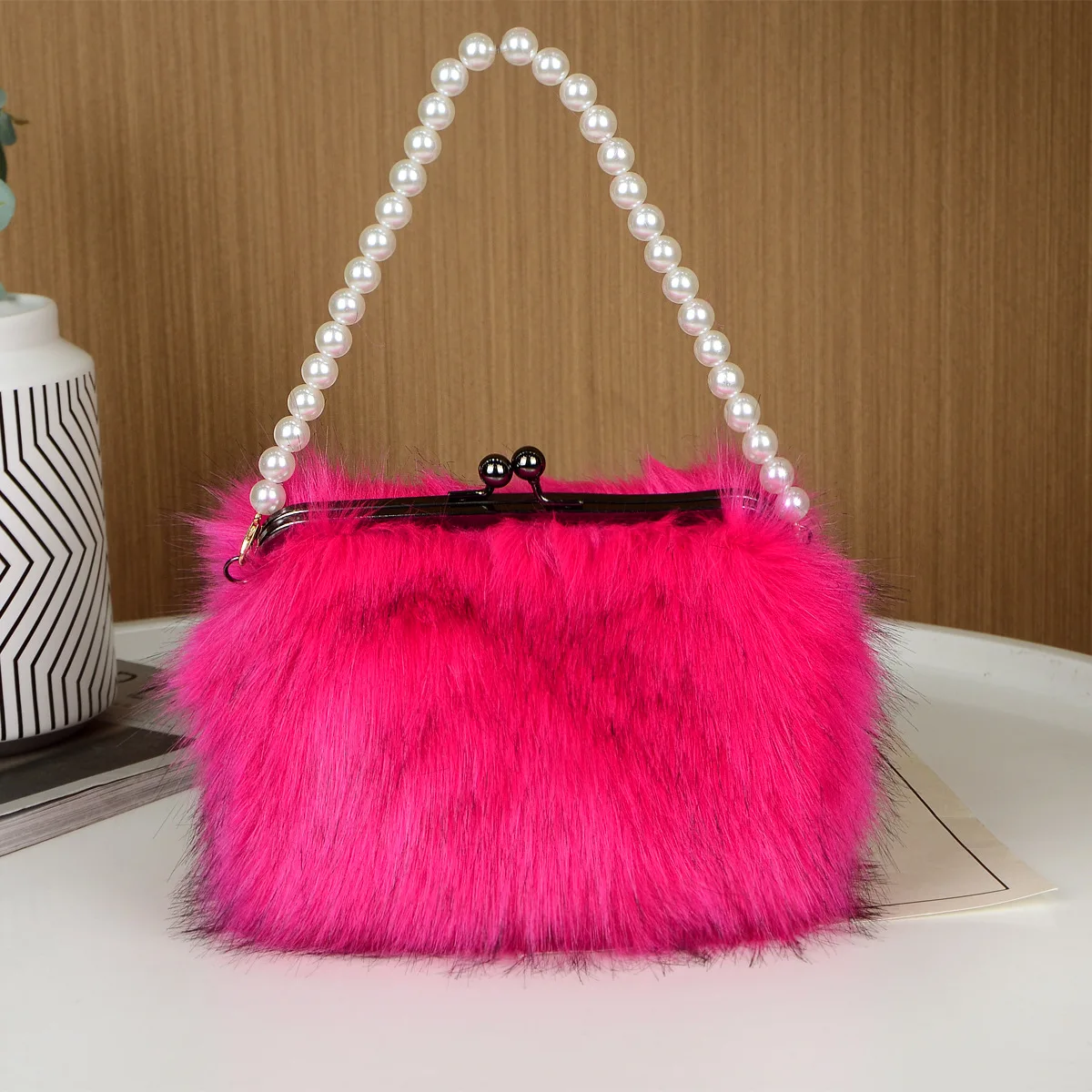 2025 Autumn Winter Faux Fur Small Clutch Handbags For Women Fashion Plush Black White Blue Pink Pearl Chain Tote Handbgs Party